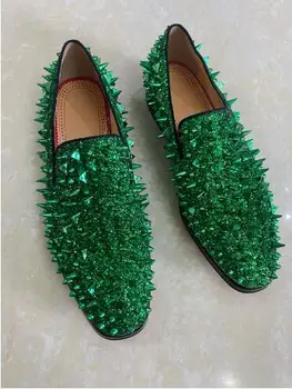 Quente Ouro Verde De Longo Spike Rebite Glitter Dedo Do Pé Redondo Televisão Sapatos Homem Moda Deslizamento Superficial Top Baixa Exterior Sapatos Casuais Tamanho 47