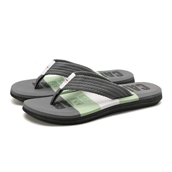 2022 Verão Chinelos Homens Flip-flops Tendência masculina Casual Wear-resistant Sapatos de Praia de Correspondência de Cores Simples Sandálias 39-44 Metros